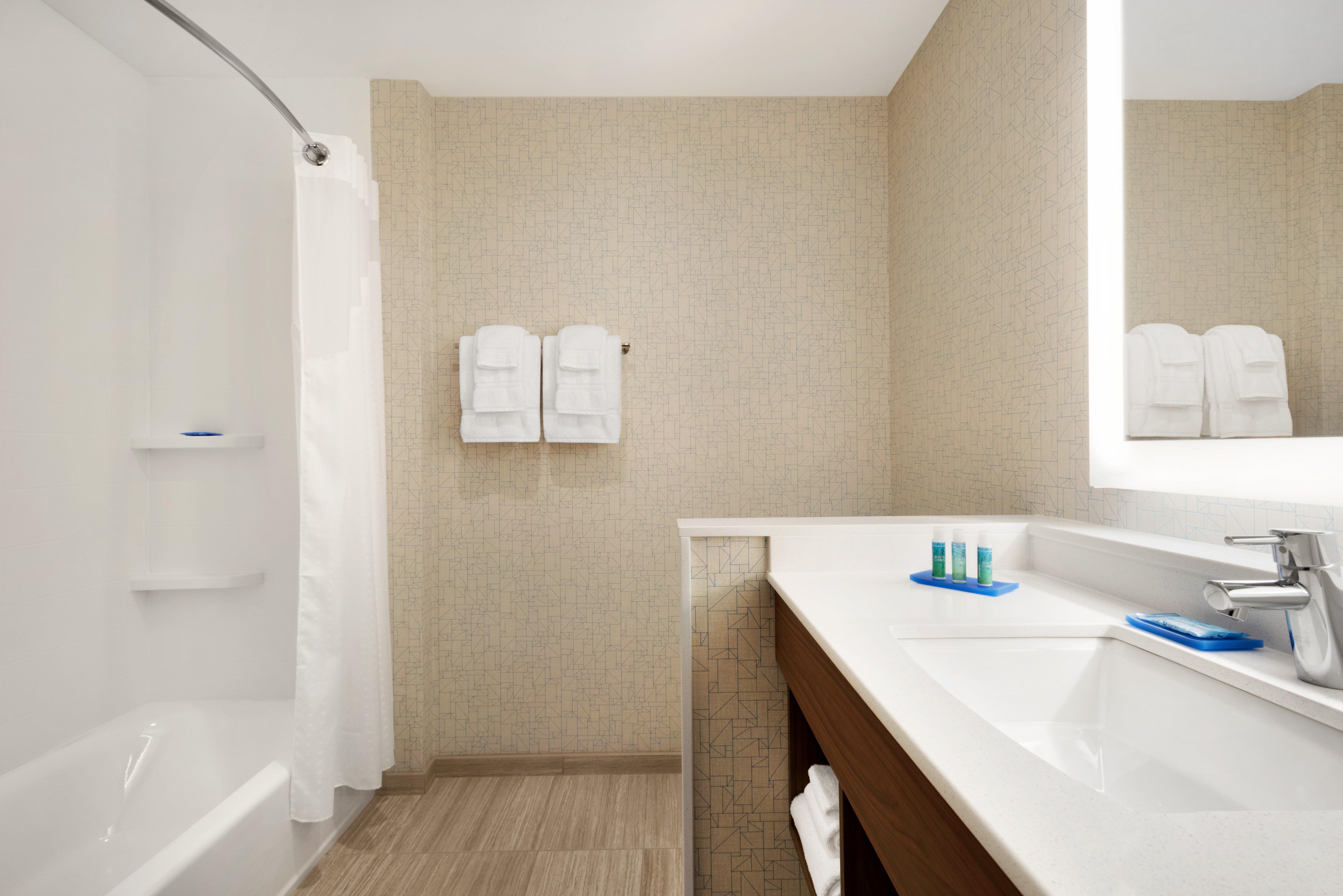Express & - Cincinnati South - By Ihg